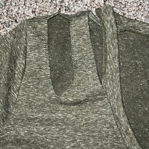 Olive green v-neck cut out shoulder T-shirt Large - Picture 4 of 4